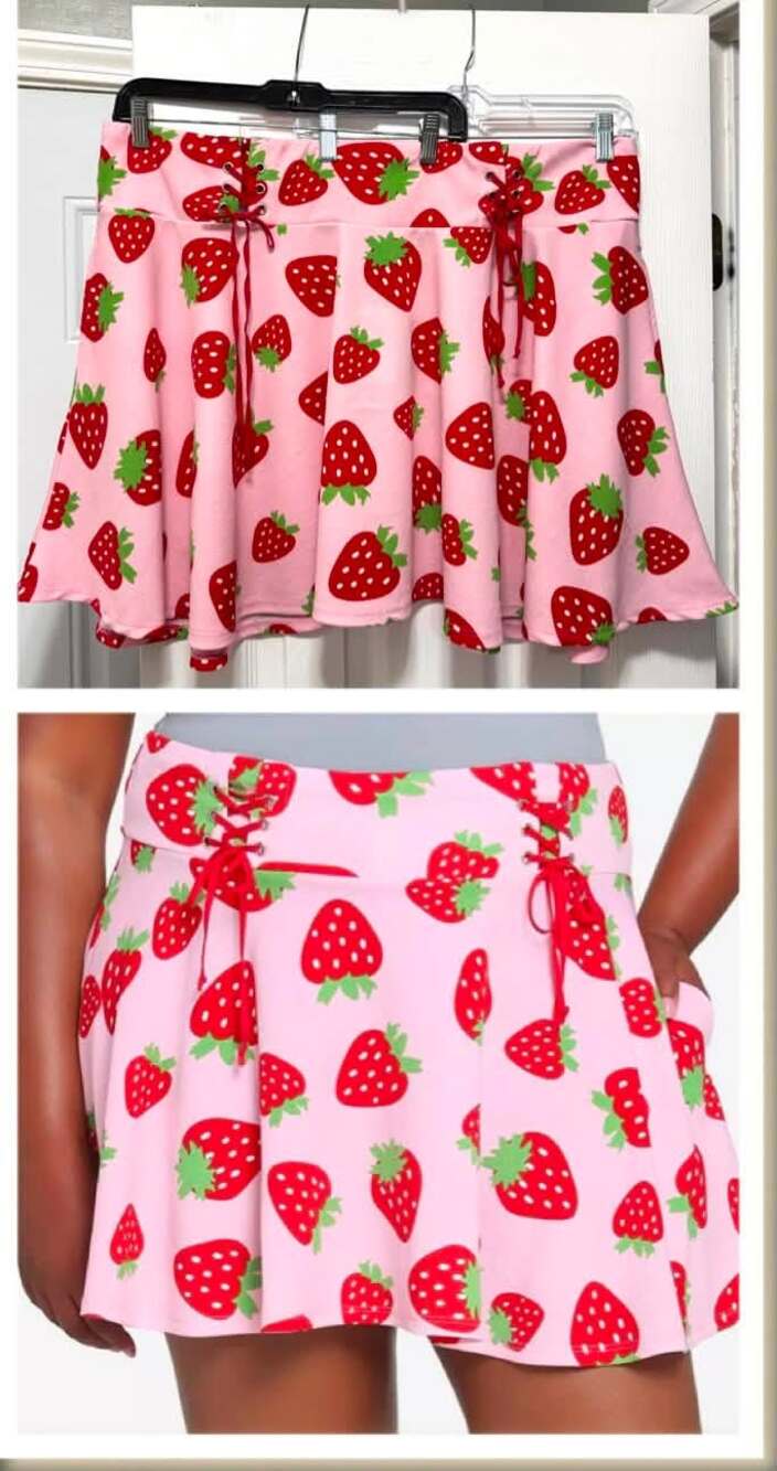 Hot Topic Plus Size 4 (4X) Strawberry Lace Up A-Line Mini Skirt w/Pockets New